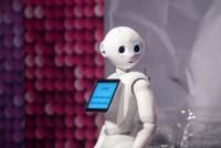 Pepper, robot s lidskými emocemi, ukázka možností moderní robotiky firmy Aldebaran na CeBITu 2016