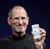 Steve Jobs představuje iPhone