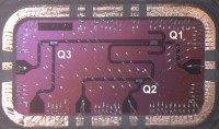 8 x 4 mm chip se třemi qubity (foto: IBM)