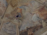 Drony pomáhaly zjistit stav fresek a jejich autory ve vysoko položených místech kopule kostela.