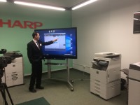 Multidotykový interaktivní displej Big Pad společnosti Sharp  ve spojení s MFP nabízí posouvá možnosti práce s dokumenty