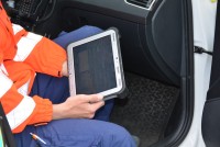 Tablet Panasonic Toughpad: vysoká odolnost vůči okolním vlivům a 10,1 palcový dotykový displej s vynikající čitelností na přímém slunečním světle. 