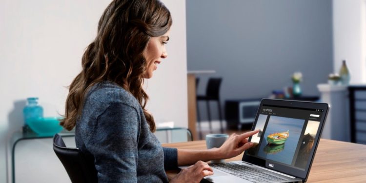 Trh s osobními počítači díky práci z domova rostl