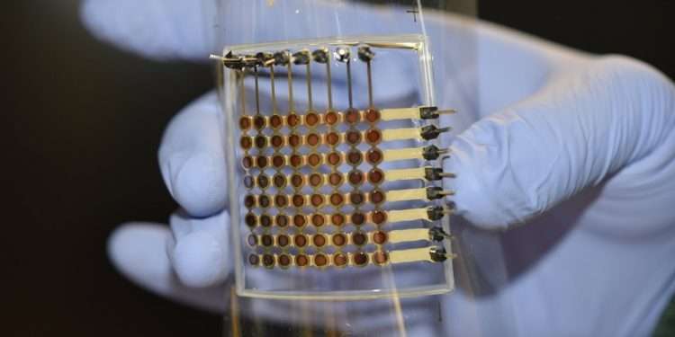 První ohebný OLED displej z 3D tiskárny