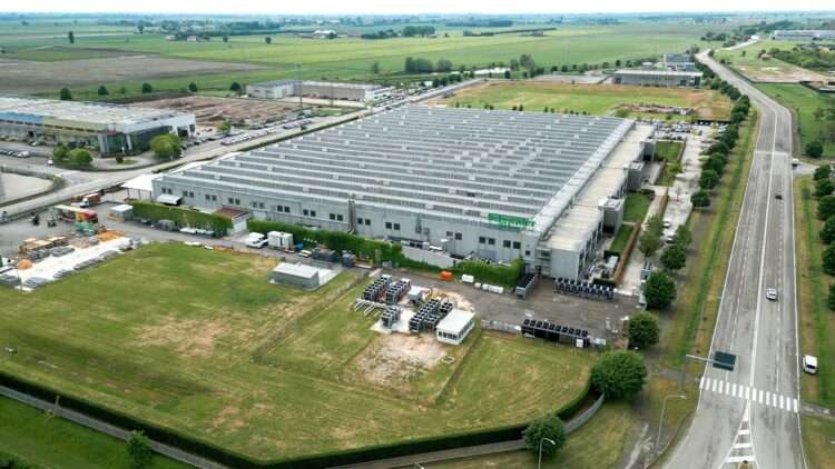 Účinnost datacenter s chlazením od Schneider Electric