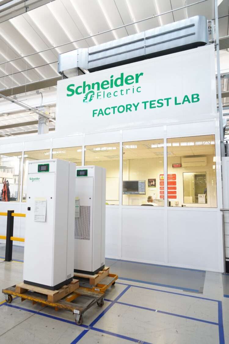 Účinnost datacenter s chlazením od Schneider Electric