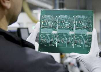 Software společnosti Panasonic propojuje výrobu a sklad společnosti Kemptron OY