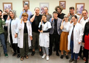 Vědci z FEL ČVUT vyvíjejí aplikaci pro mobilní telefony, která díky analýze řeči pomůže predikovat náhlé ataky i skrytou progresi roztroušené sklerózy